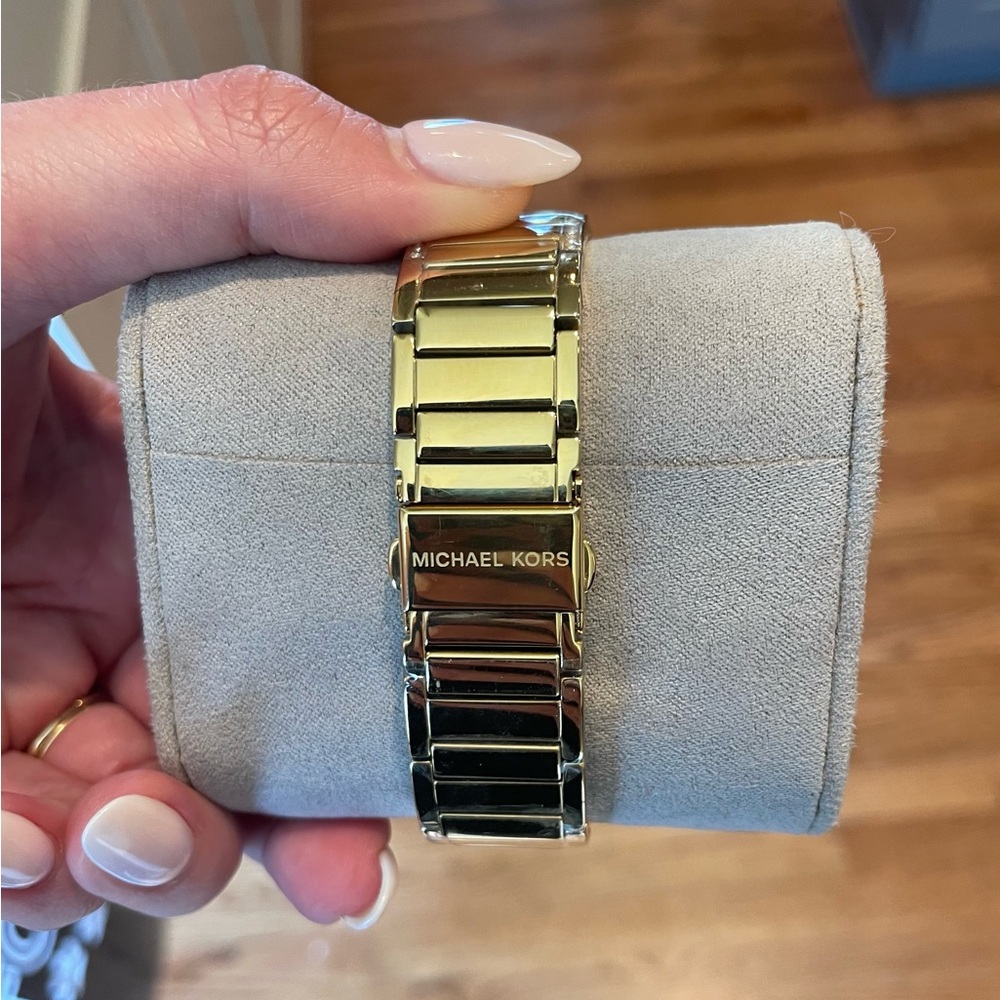 Michael Kors women’s 38 mm Kerry Pavé- embellished gold-tone watch MK3312. New - Picture 6 of 7